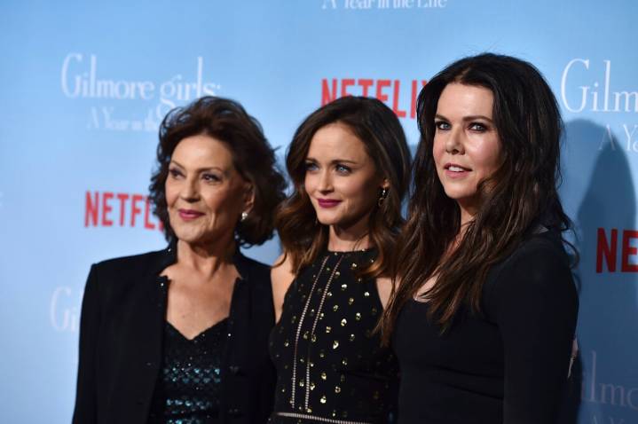 Beloved TV cast hints a Christmas reunion might finally happen