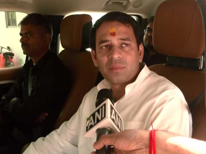 "Public will prefer candidate who works," says Tejpratap...