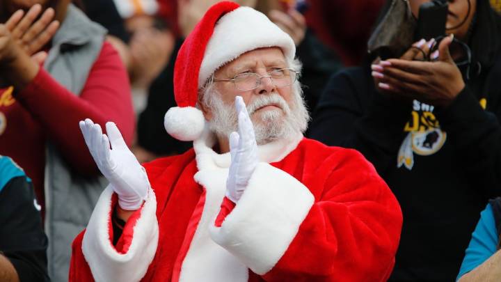 Photos with Santa begin at suburban Chicago malls