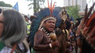 Manifestantes Indígenas Protestan e Irrumpen en la COP30 de Brasil