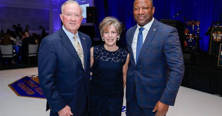 Chicago Police Foundation's 'True Blue' gala breaks records