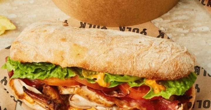 Major fast food chain collapses into administration and shuts UK restaurants