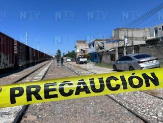 Hallan dos cuerpos amarrados en vagones de tren en Tepic