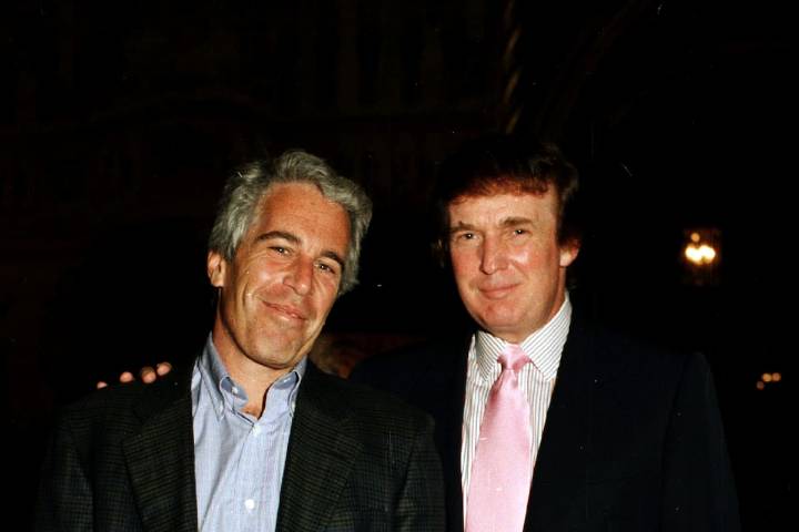Trump acusa a los demócratas de “desviar la atención” sobre caso Epstein