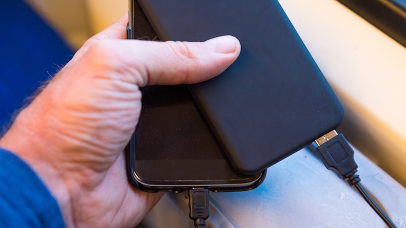 Qantas, Virgin to ban use of power banks on planes after spate of fires