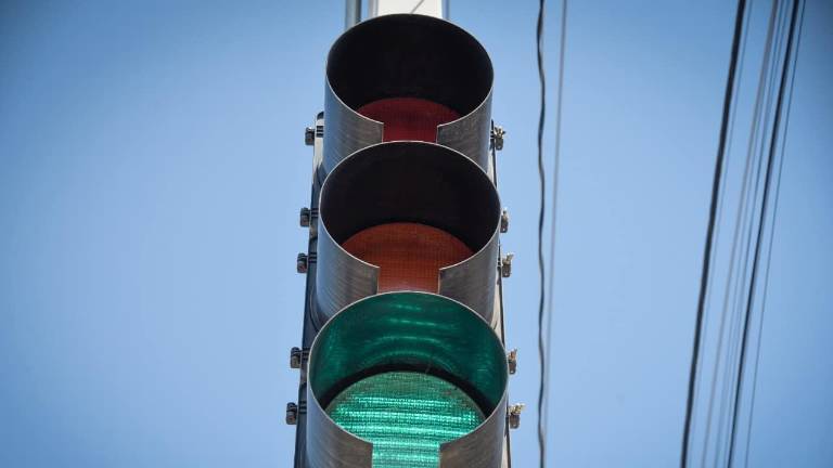 Instalarán 14 semáforos inteligentes en cruceros problemáticos en Los Mochis