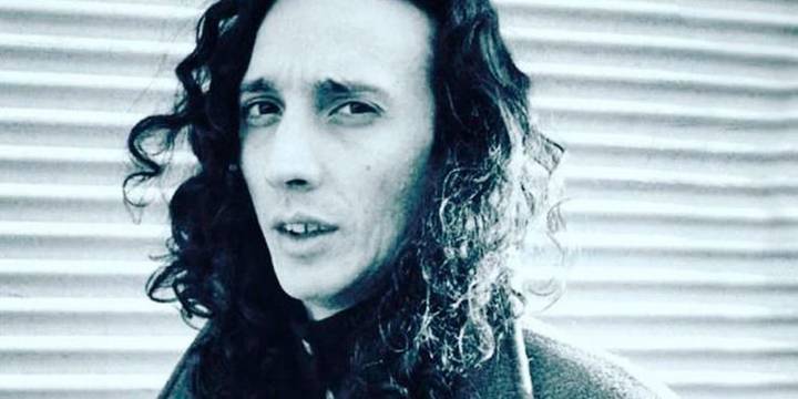 “Mataron a mi familia”: el crimen atroz que cambió la vida de Fito Páez y el dolor del que emergió “Ciudad de pobres corazones”