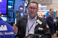 US stocks rise on last trading day of November