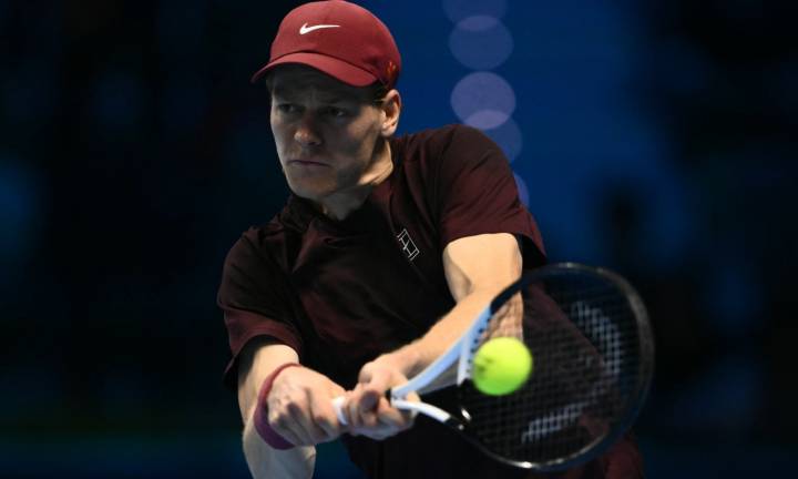 ATP finals: Sinner beats Zverev to cruise into semi