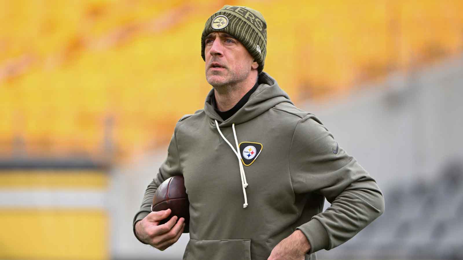 Steelers’ Aaron Rodgers pokes fun at Bears fans with Week 12 status in doubt