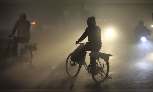 Delhi sees coldest November day in 3 years as AQI slips into very poor zone