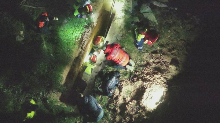 Cae en una zanja de un descampado de Cartagena y pasa nueve horas dentro hasta que lo rescatan