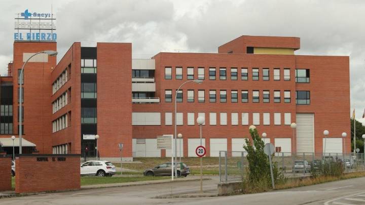 Dos personas heridas y atrapadas en su vehículo tras un accidente en Ponferrada