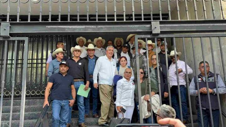 Gobierno y transportistas cierran mesa sin acuerdos; seguirán bloqueos carreteros