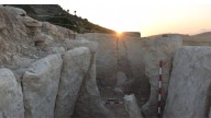 Lo llaman la 'puerta del tiempo': aparece en Málaga un dolmen oculto durante 5.000 años