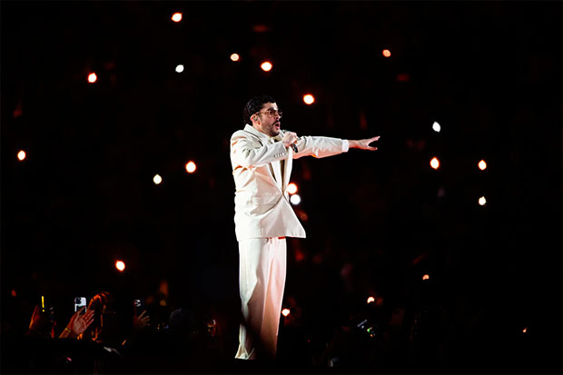 Bad Bunny agradece a dominicanos «por tanto amor» y bromea sobre la comida y el béisbol