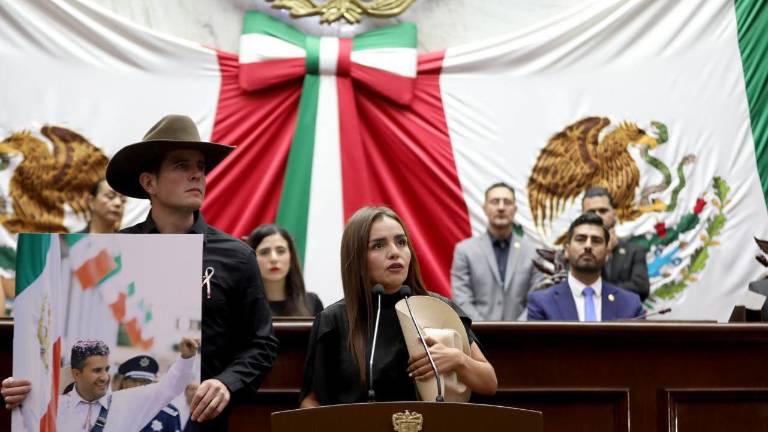 Alcaldesa de Uruapan cuenta con protección militar, revela Claudia Sheinbaum