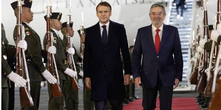 Emmanuel Macron llega a México para reunirse con Claudia Sheinbaum