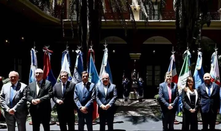 Gobernadores peronistas no alineados con CFK evalúan unirse en Diputados para negociar con Milei una agenda federal