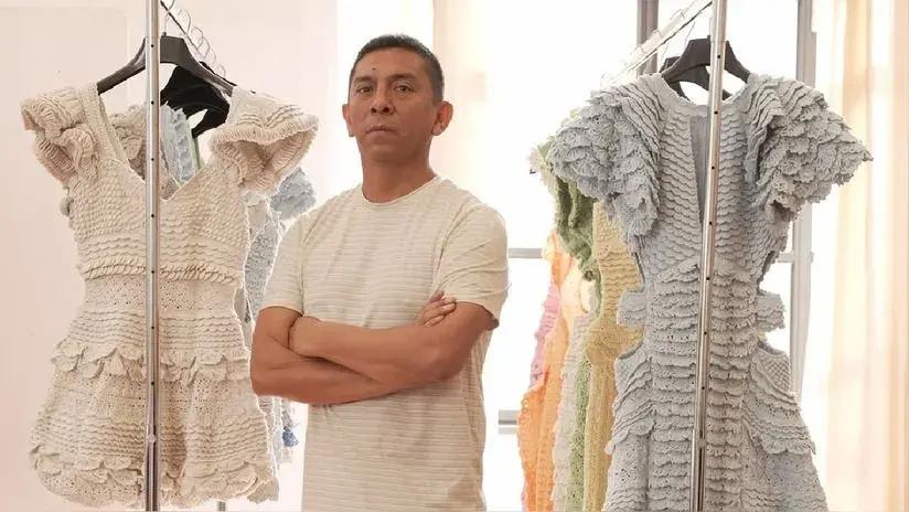 Jorge Luis Salinas ganó en los Latin American Fashion Awards 2025: dedicó su premio a Gamarra y a las artesanas peruanas