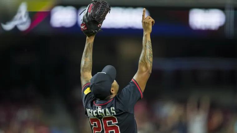 Braves predicted to sign $13M Rookie of the Year, Reliever of the Year to replace Raisel Iglesias