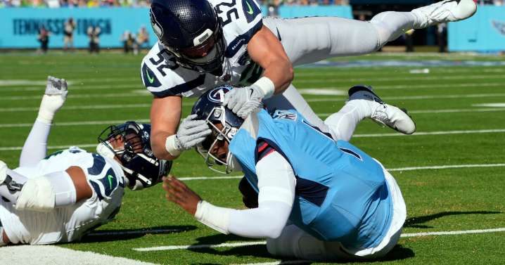 Sam Darnold throws for 244 yards 2 TDs as Seahawks beat the Titans 30