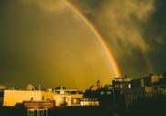 El arco iris que sorprendió en un fin de semana "pasado por agua" en el AMBA: así sigue la semana