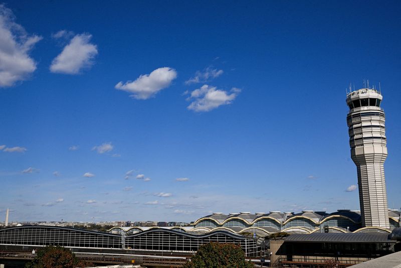 FAA halts traffic at Washington DC airport after threat reported against plane