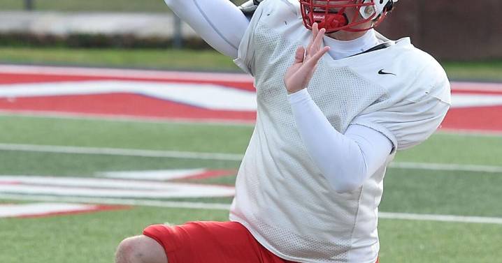 Seneca seniors get fourth home semifinal game