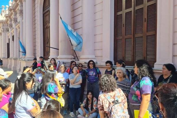Reclamo de la organización del 38° Encuentro Plurinacional por escuelas provinciales para albergues y talleres