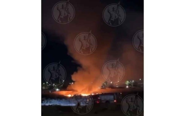 Video.- Incendio de llantas revive el riesgo ambiental en Juárez