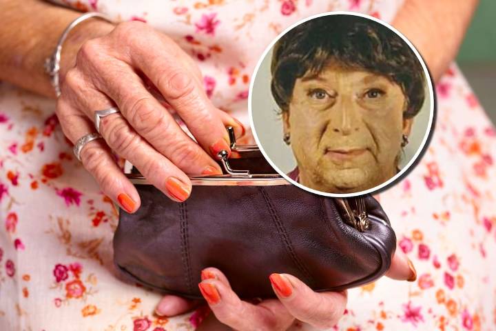 Hombre se disfrazó de su madre muerta para cobrar su pensión: mantuvo el cadáver momificado y oculto por tres años