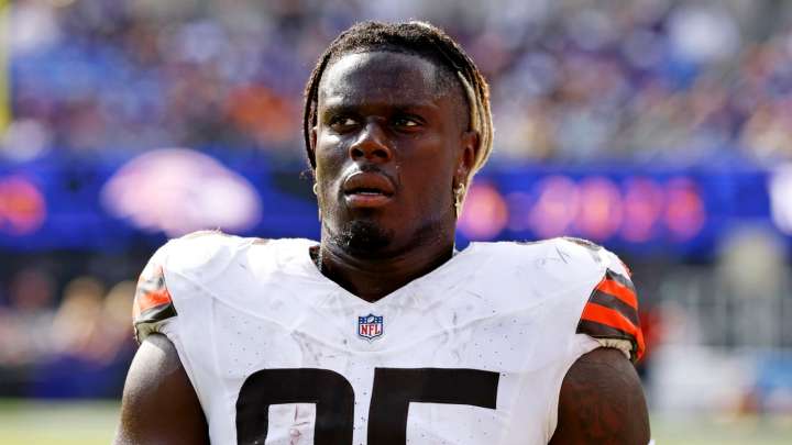 David Njoku reacts to remaining with 2-6 Browns through trade deadline