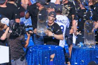 Piden a los Dodgers no celebrar su bicampeonato con Trump debido a su política migratoria