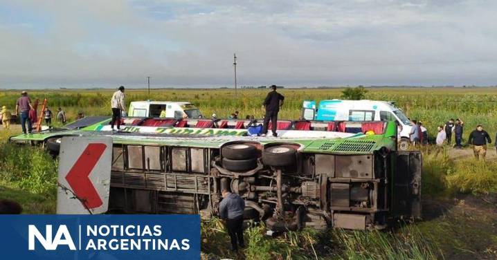 Volcó un micro en la Ruta 2: dos muertos y varios pasajeros heridos