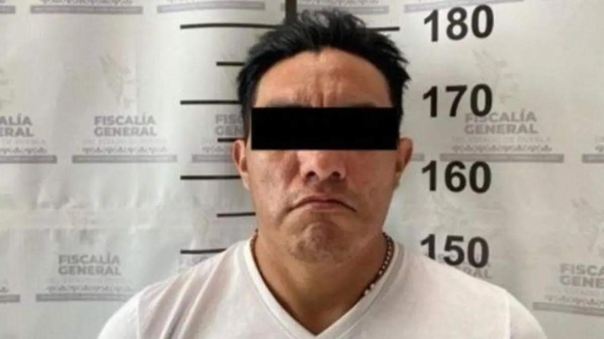 Lo detienen casi tres años después de golpear a su pareja con un cable y un cinturón