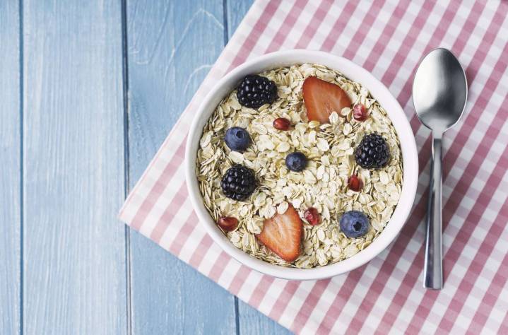 Overnight Oats vs. Hot Oatmeal: Which Is Better for Fiber, Digestion, and Nutrients?