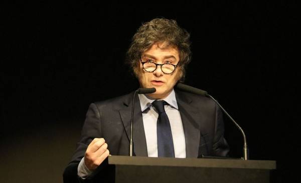 Hinchas de Estudiantes se alejan de Javier Milei luego del apoyo contra la AFA