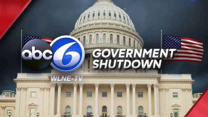 As House shutdown vote looms, travelers recount nightmare travel into RI