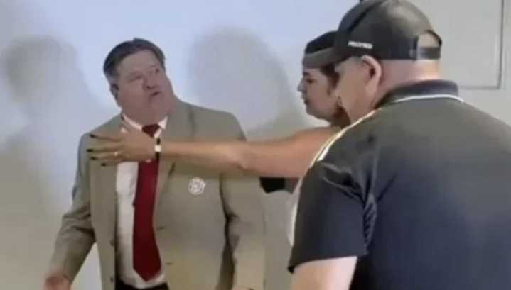 “Piojo” Herrera encara a periodista que lo critica tras derrota de Costa Rica contra Haití (Video)