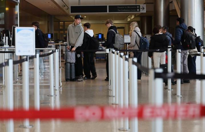 Flight cancellations continue at Sea-Tac, even as government reopens