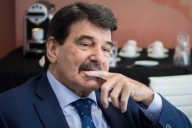 Escándalo: acusado de la Causa Cuadernos participó del juicio comiendo helado desde la cama