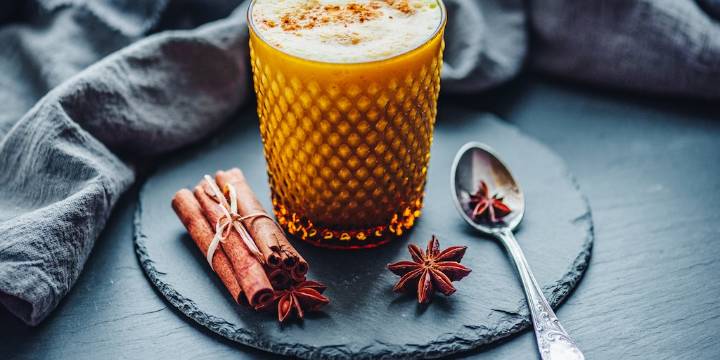 Descubre la golden milk navideña: antioxidante, ligera y perfecta para tus reuniones