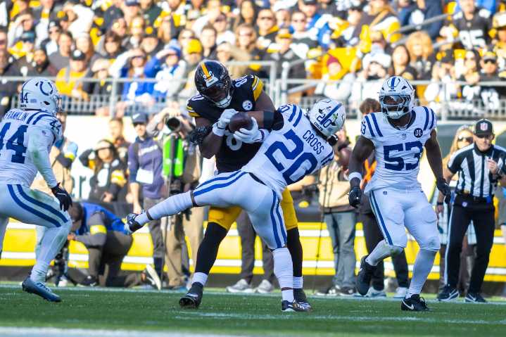 Massive Pittsburgh Steelers tight end returns to practice after unexpected injury