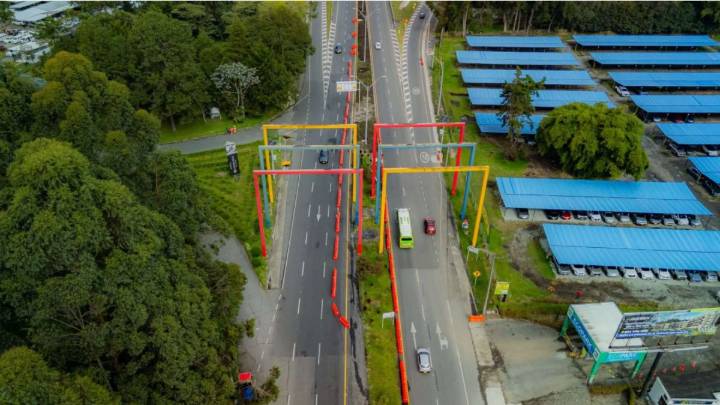 Concesión Túnel Aburrá Oriente y AkzoNobel restaurarán “Pórticos” de Hugo Zapata 