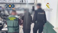 Tres detenidos por el homicidio de un hombre al que le robaron el móvil y estamparon contra unos contenedores en Torrevieja