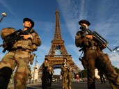 Emmanuel Macron activa el servicio militar voluntario: el plan de Francia para "aceptar la pérdida de hijos" ante la amenaza de Rusia