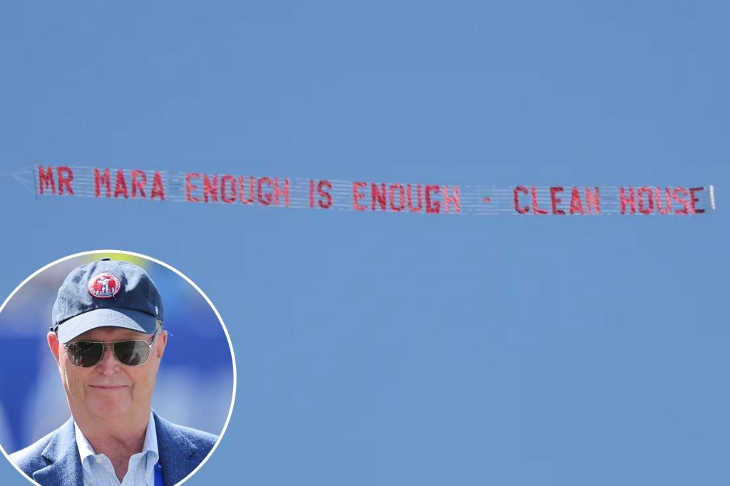 Two planes with messages for Giants' John Mara fly over MetLife Stadium