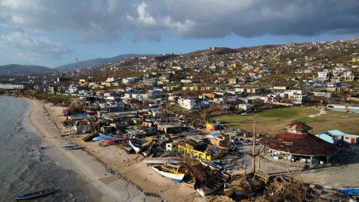 El huracán Melissa causa daños en Jamaica equivalentes al 30% de su PIB