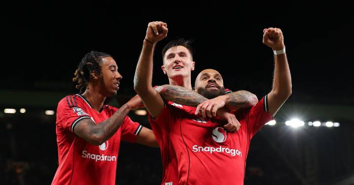 'Real Madrid wanted to sign me - but I'm glad I chose Manchester United'